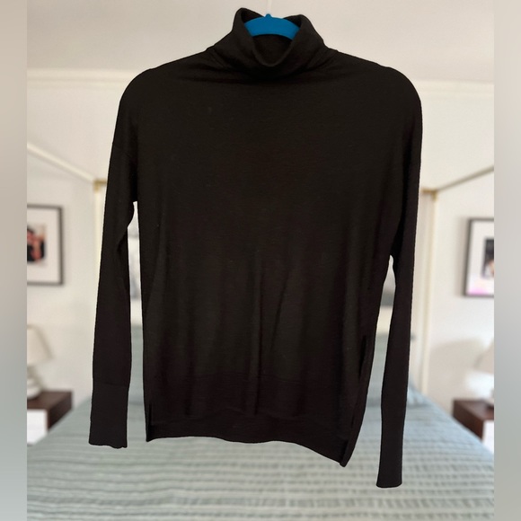Aritzia Babaton Thin Knit Turtleneck Wool Sweater with Slide Slits Size S - Picture 4 of 4